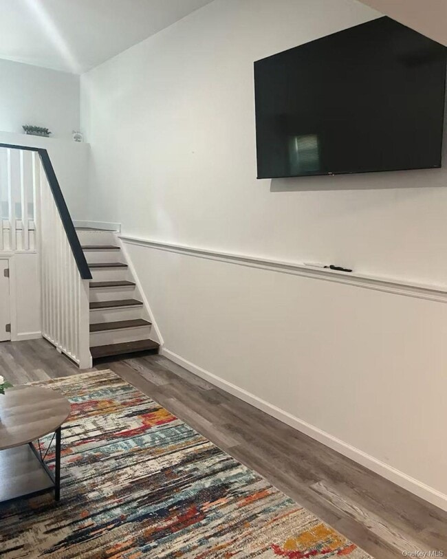 Building Photo - 37 Rugby Dr W