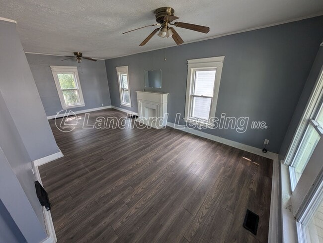 Foto del edificio - Spacious 4-Bedroom Colonial Near Lake Erie