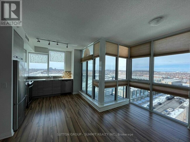 Photo du bâtiment - 75-875 Eglinton Ave W