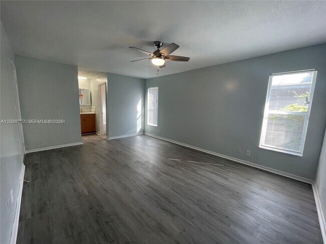 Foto del edificio - 4102 NW 79th Ave