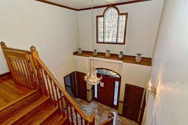Building Photo - 10121 Balmoral Cir