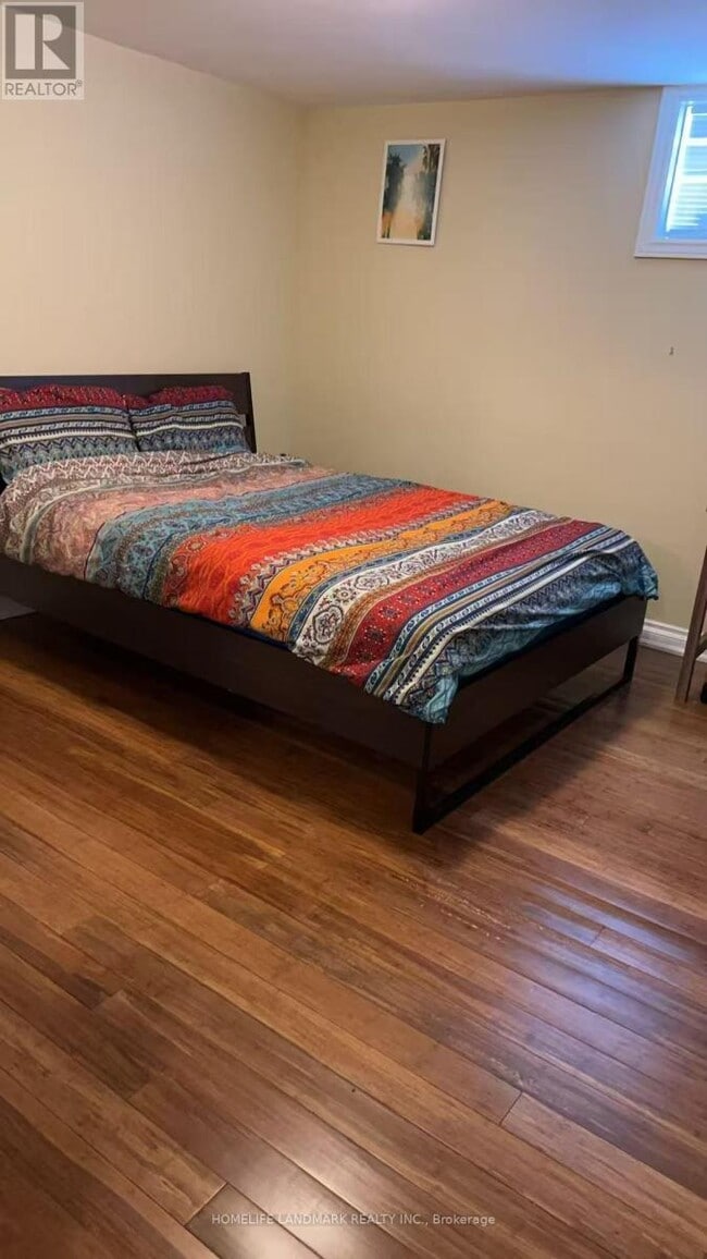 Photo du bâtiment - 70 Corinthian Blvd