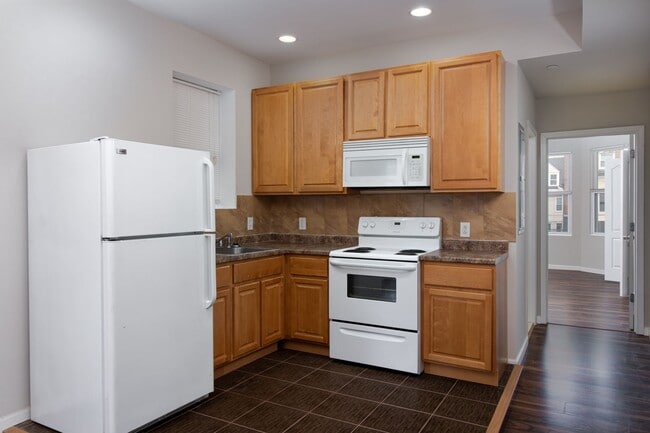 Building Photo - 544 S 49th St