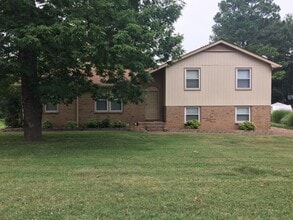 Building Photo - 106 Cornelia Dr