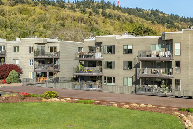 Building Photo - Willamette Shores Condominiums