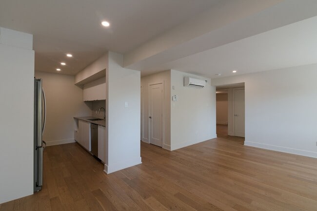 Building Photo - 37 Roosevelt Ave