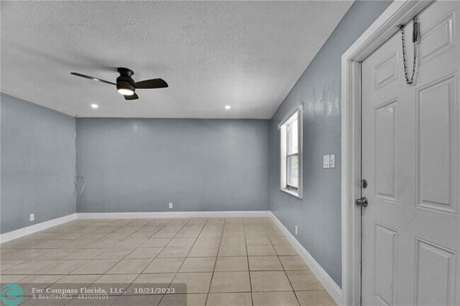 Building Photo - 708 SW 16th Ave
