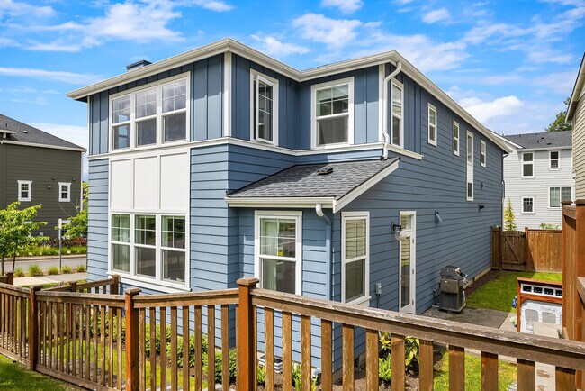 Building Photo - 26758 NE Walden Way