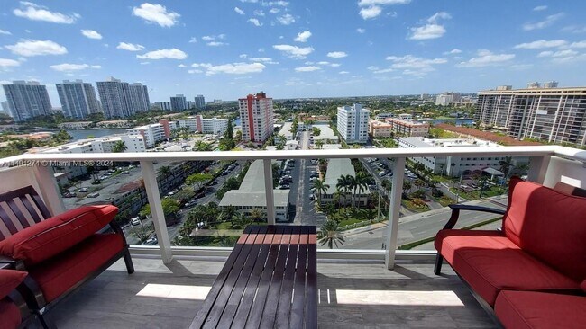 Foto del edificio - 3140 S Ocean Dr