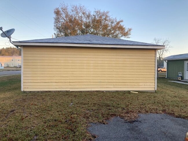 Building Photo - Gulfport 3 Bedroom