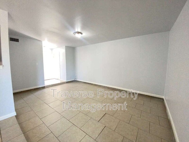 Foto del edificio - 6810 Trail Lake Dr