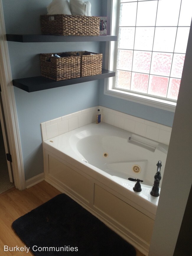 Building Photo - 2285 Glen Cove Way