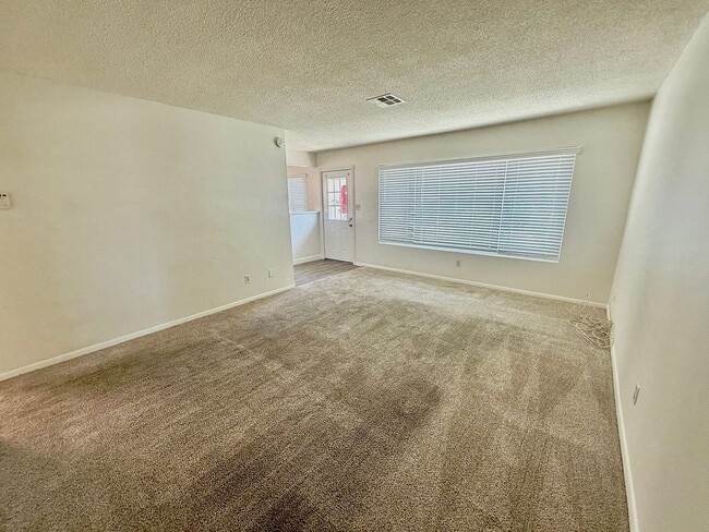 Building Photo - Spacious 3BR / 2BA + Bonus Room Home in Imperial Beach