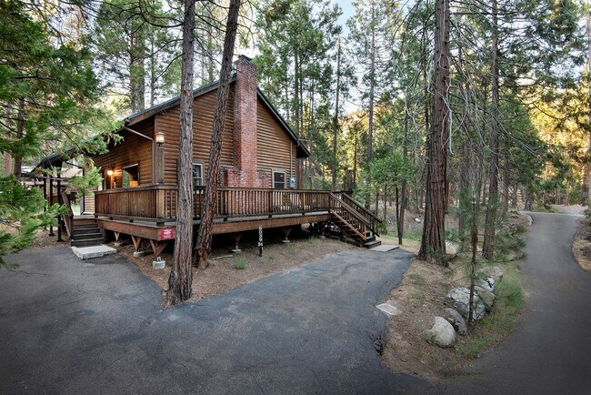 Foto del edificio - 8039 Larkspur Ln