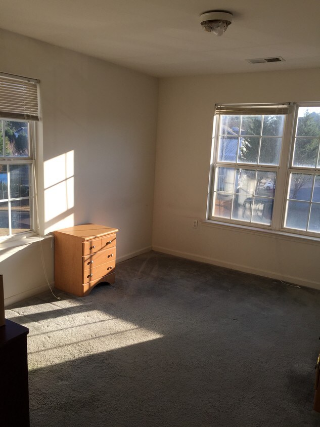 121 University Village Dr, Central, SC 29630 Apartments in Central