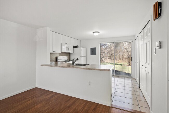 Foto del edificio - 430 Normandie Ln