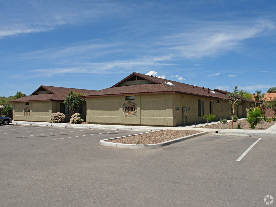 Primary Photo - 2491-2501 S Pantano Pky