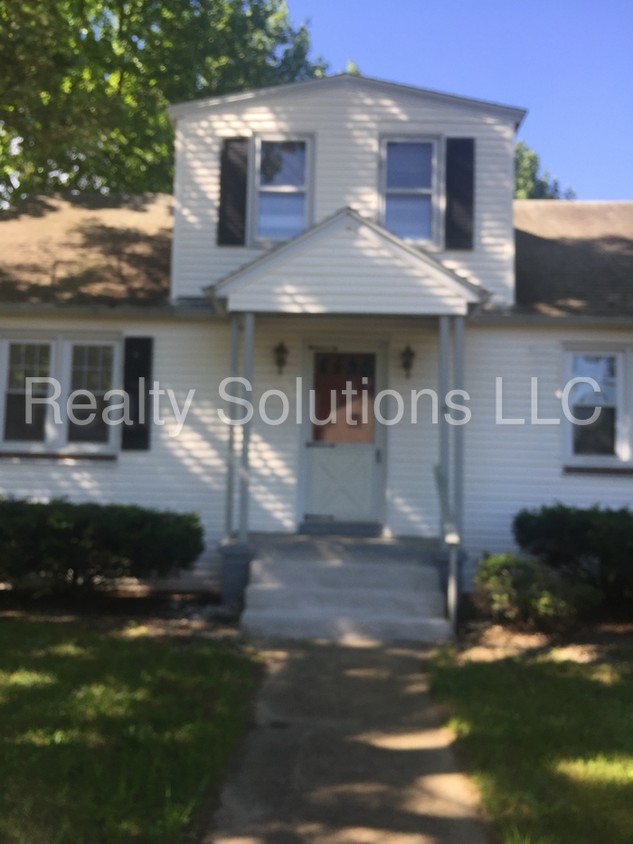 Primary Photo - Cozy House with Mother and law suite