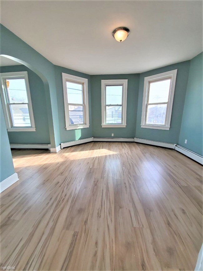 Foto del edificio - 3 br, 1 bath  - 719 S 14th St Apt 2