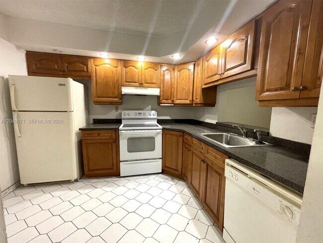 Building Photo - 1800 SW 81st Ave