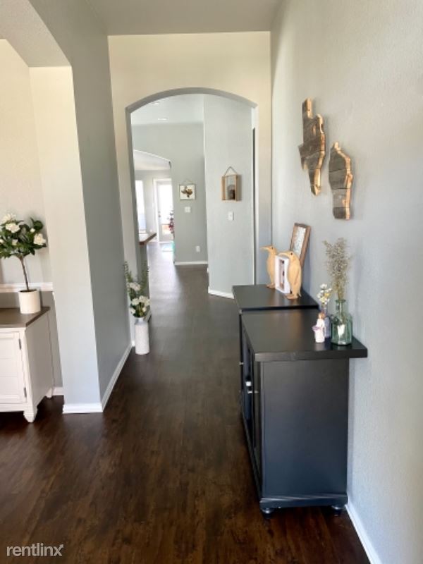 Building Photo - 3 br, 2 bath House - 2700 Wales Dr