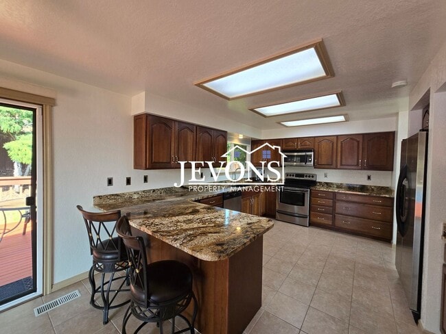 Building Photo - Lovely 3-bedroom home with fully equipped ...