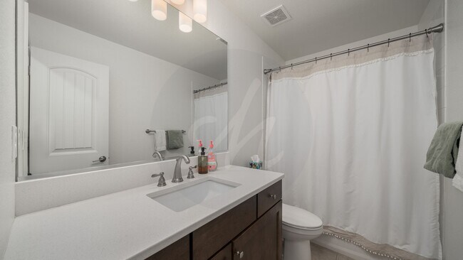 Building Photo - Stunning Walk out Ranch Style Home in Cumb...