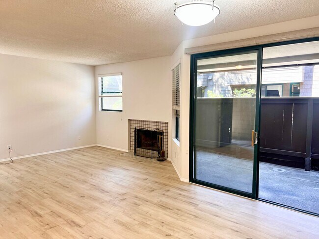 Building Photo - Ground floor remodeled 2/2 in the heart of...