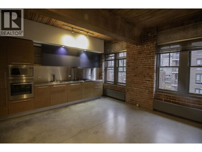 Photo du bâtiment - 388-388 W 1st Ave