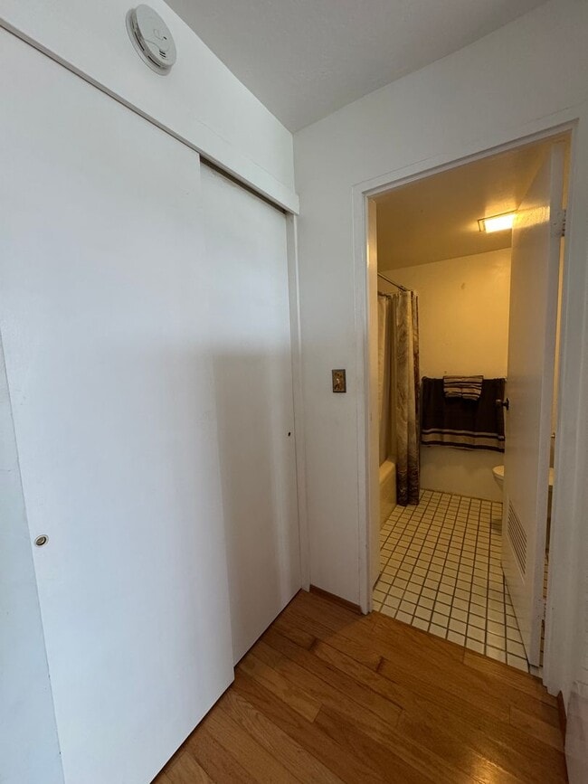 Building Photo - Hilo Lagoon Center - Studio