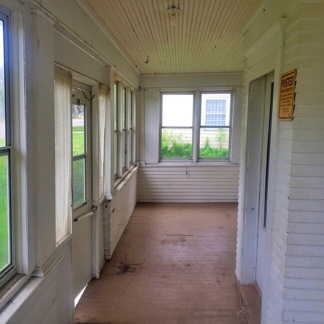 Building Photo - 309 4th St S