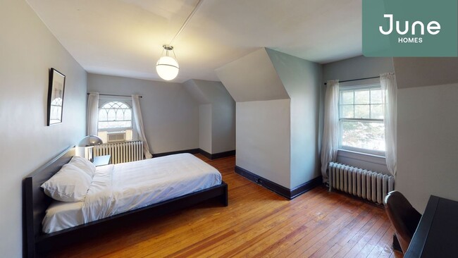 Building Photo - ROOM ONLY in 7-bed/3.5-bath Home