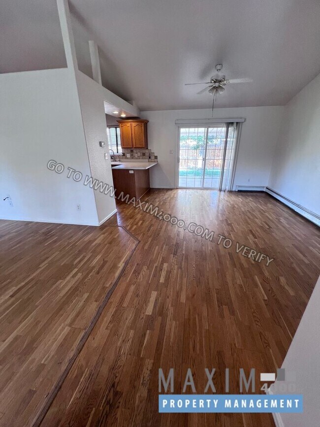 Foto del edificio - 627 Hunter Creek Dr
