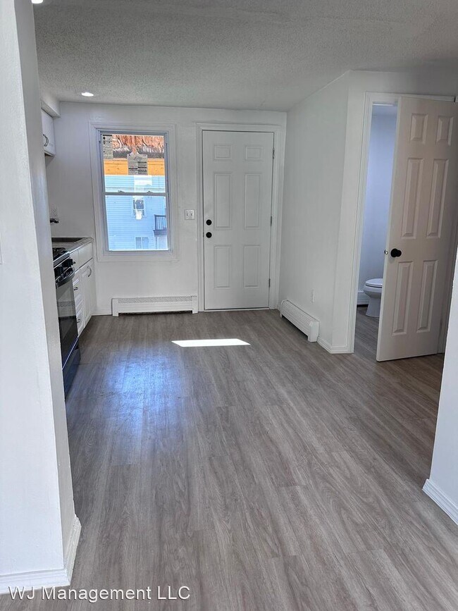 Building Photo - 2 br, 1.5 bath House - 88 Washburn St.