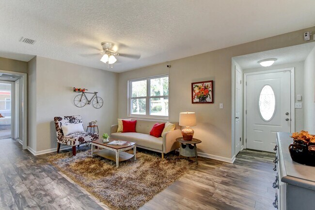 Foto del edificio - 6530 Pine Summit Dr