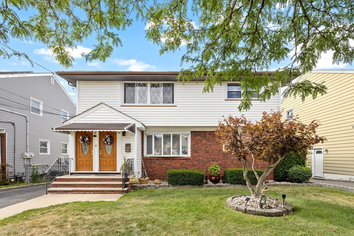 Primary Photo - 689 9th St