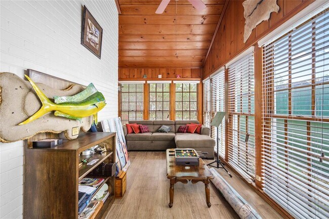 Foto del edificio - 4025 Essex Ln
