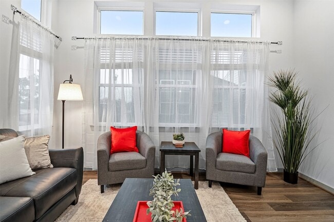 Photo - 829 Emile St Townhome