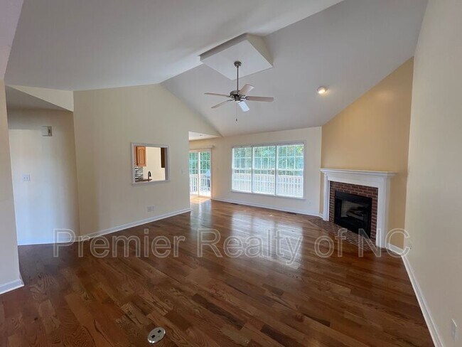 Foto del edificio - 246 Winding Creek Rd