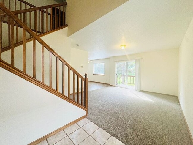 Photo - Wonderful 2 Story 3 Bedroom 2.5 Bath Townh... House
