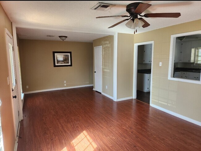 Building Photo - 215 Brookhaven Dr
