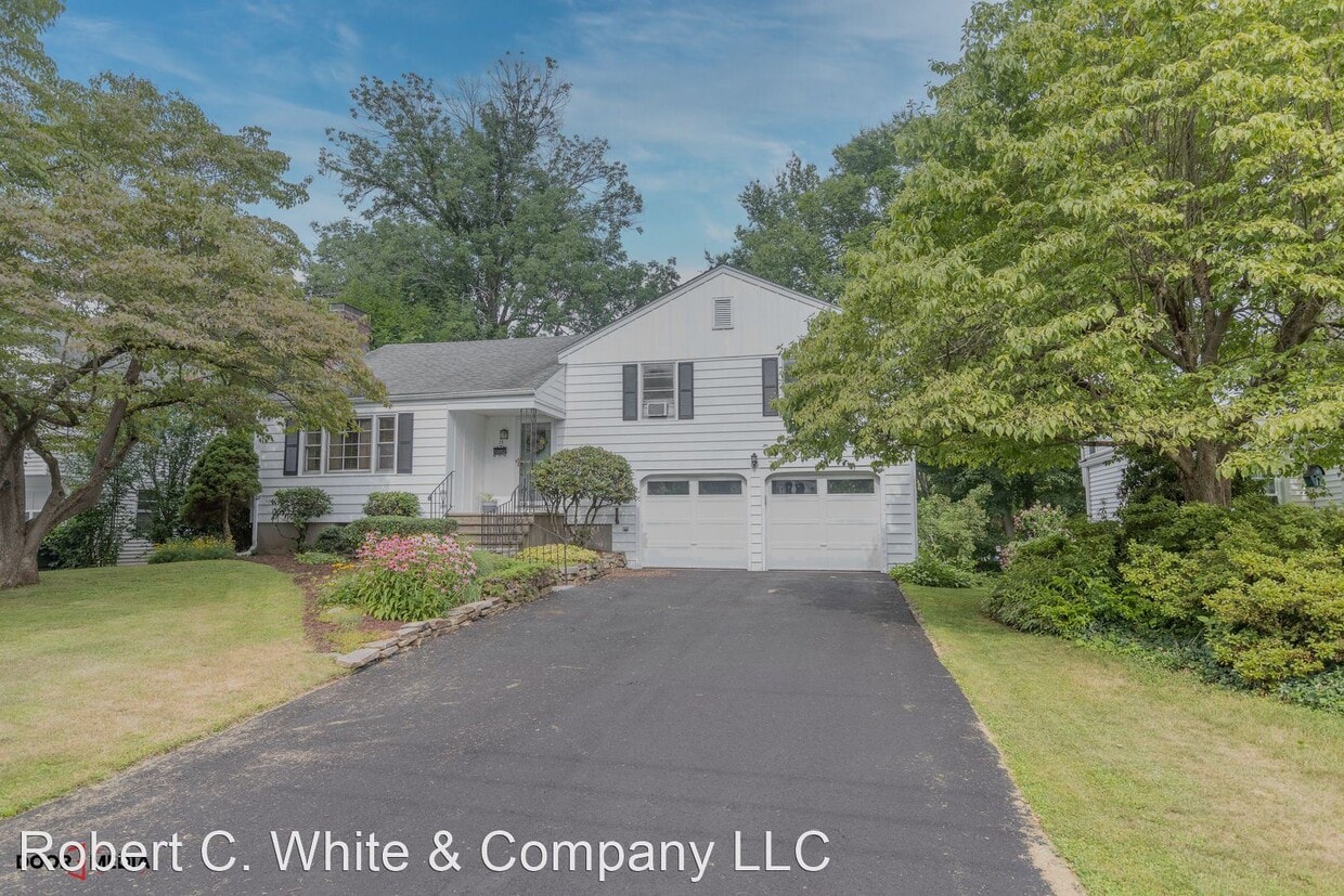 3 br, 2 bath House 73 Montclair Drive House Rental in West Hartford