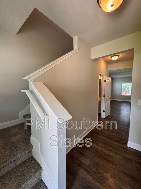 Building Photo - 199 Rosewood Cir