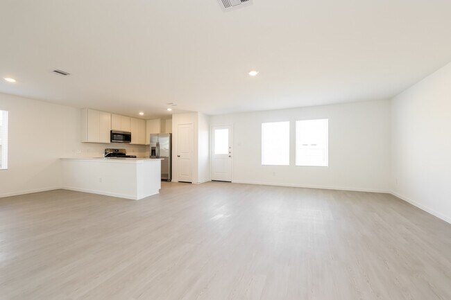 Foto del edificio - 18081 Trepito Ave