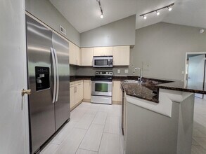 Building Photo - 2550 SW 18th Terrace