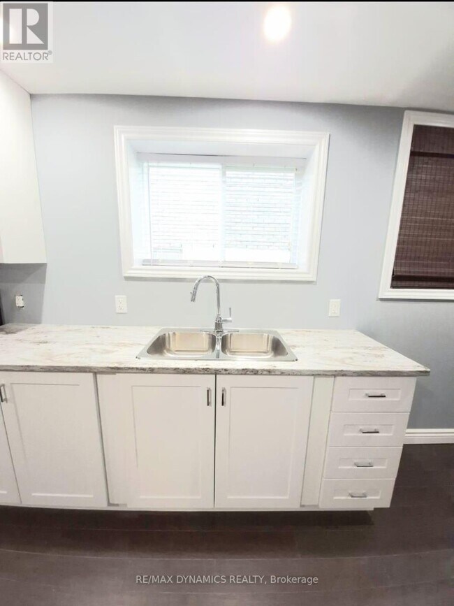 Photo du bâtiment - 12 Vanier Dr