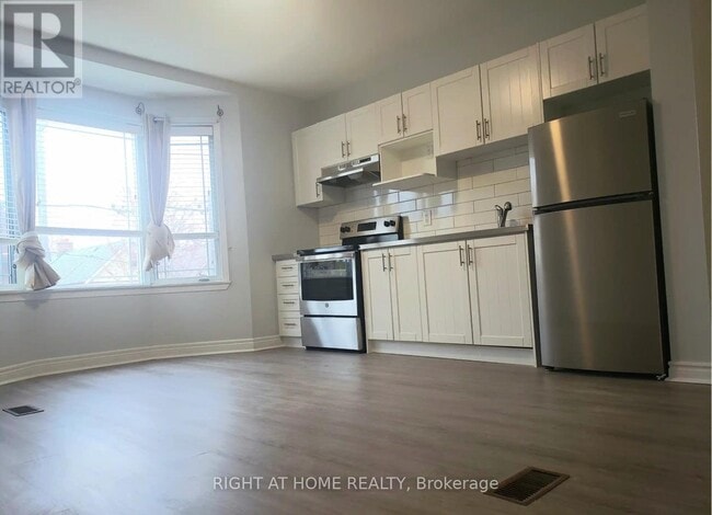 Building Photo - 984 Ossington Ave