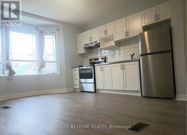 Photo du bâtiment - 984 Ossington Ave