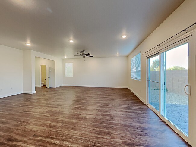 Building Photo - 6027 Schmidt Street