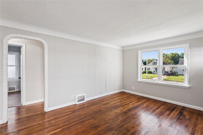 Building Photo - 12821 Oak Park Blvd